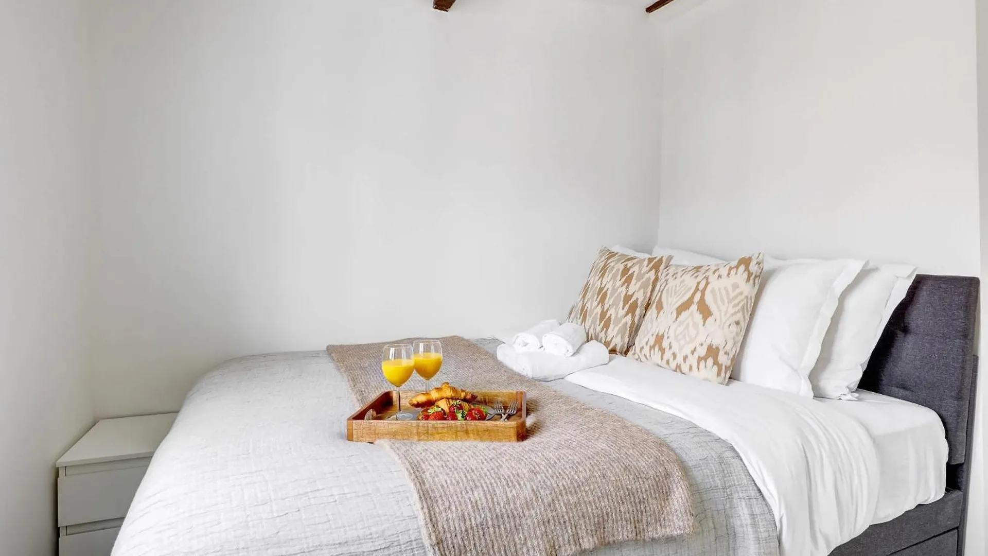 شقة Chic 1Br Steps From Montorgueil & Le Marais باريس 0*,